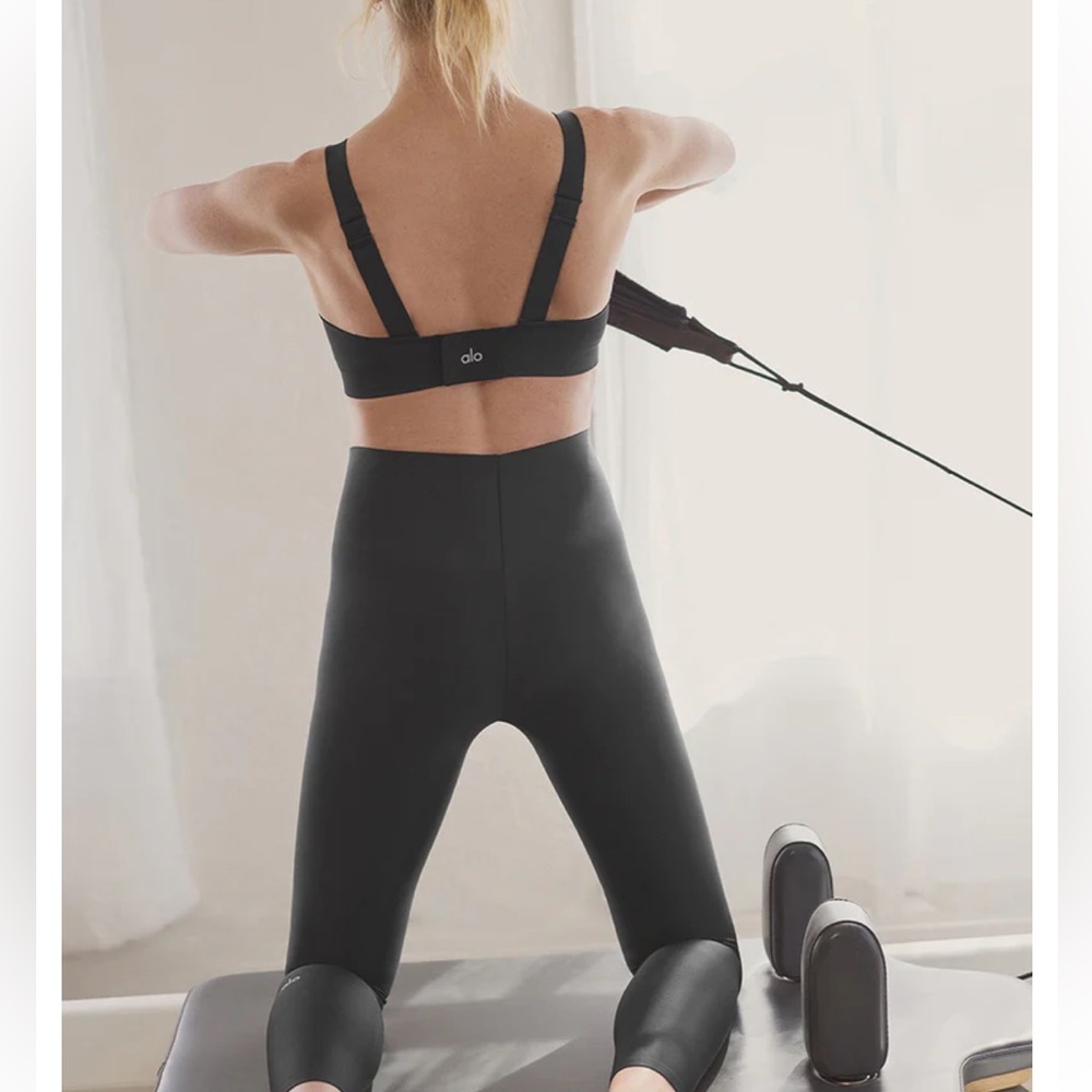 ALO medium black set: high rise pants - strength bra